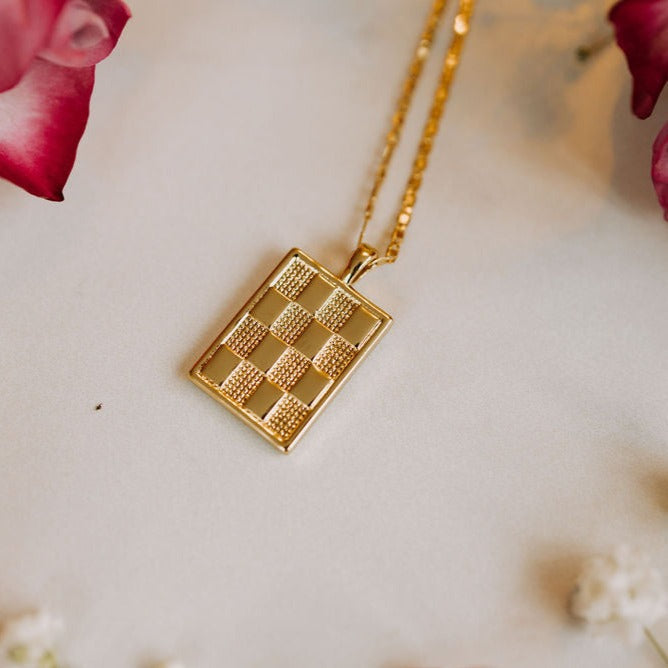 Checkered Necklace in Gold