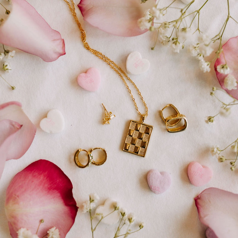 Checkered Necklace in Gold