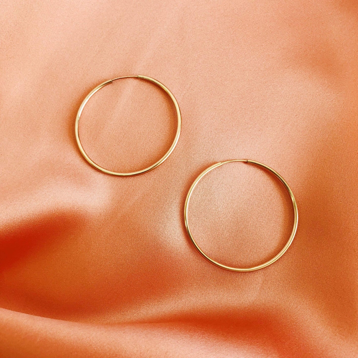 Lola Wire Hoops